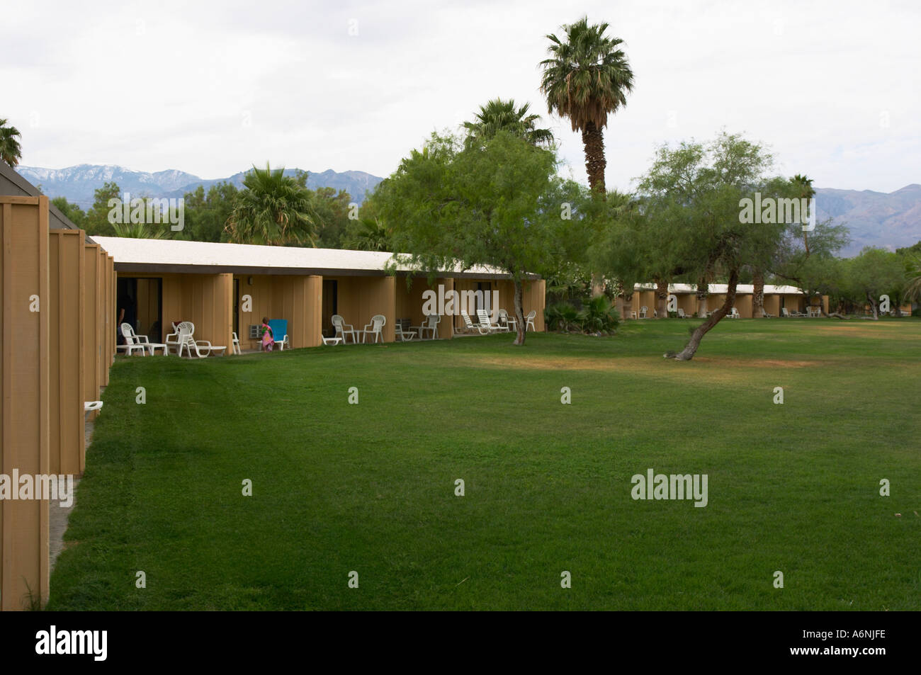 Gärten hinten Hotelzimmer bei Furnace Creek Ranch Death Valley Stockfoto