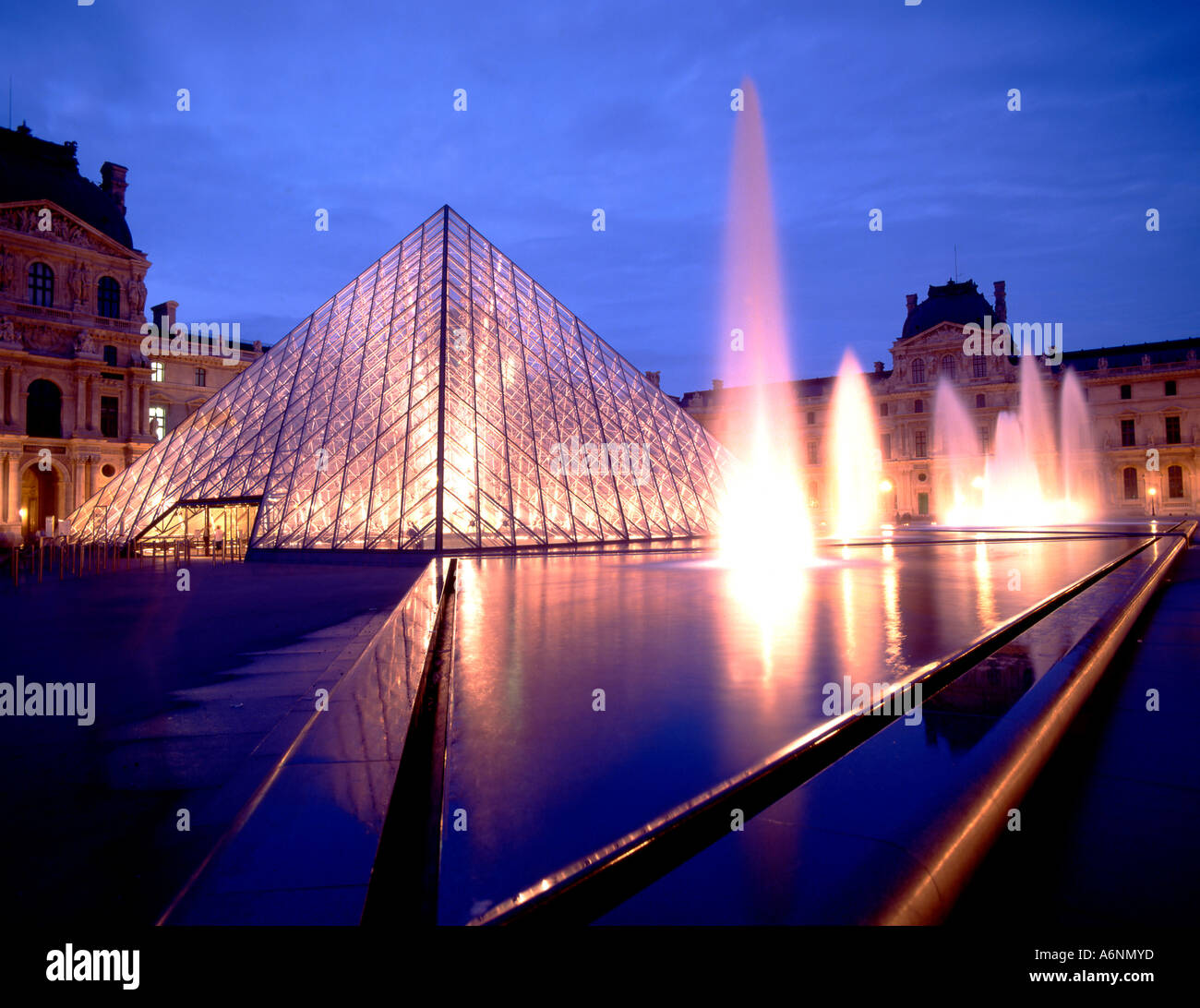 Frankreich-Paris-Le Louvre-Pyramide Stockfoto