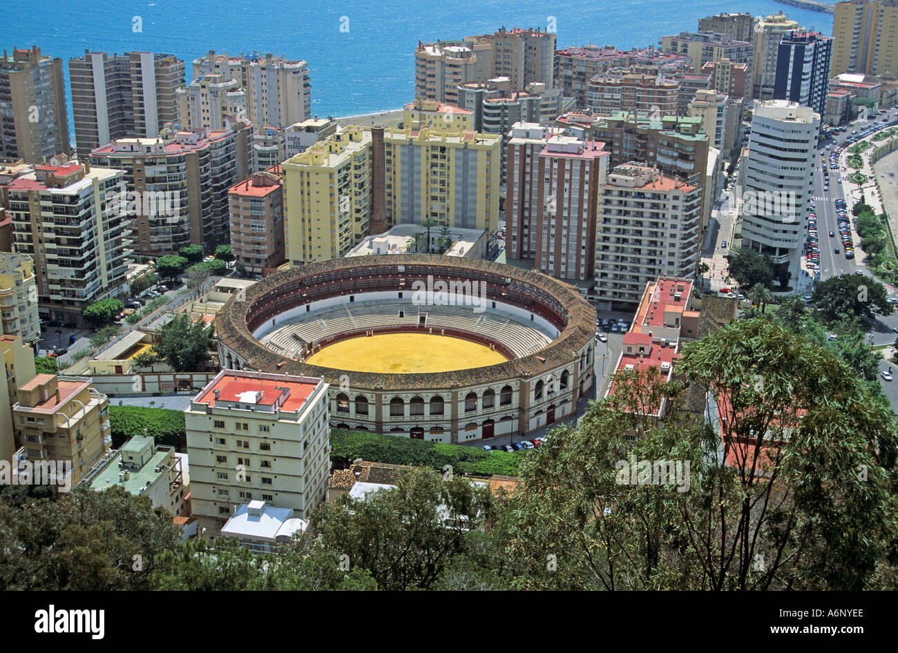 Málagas Stierkampfarena, die Plaza de Malagueta, gesehen vom Castillo de Gibralfaro, Costa Del Sol, Malaga Spanien Stockfoto