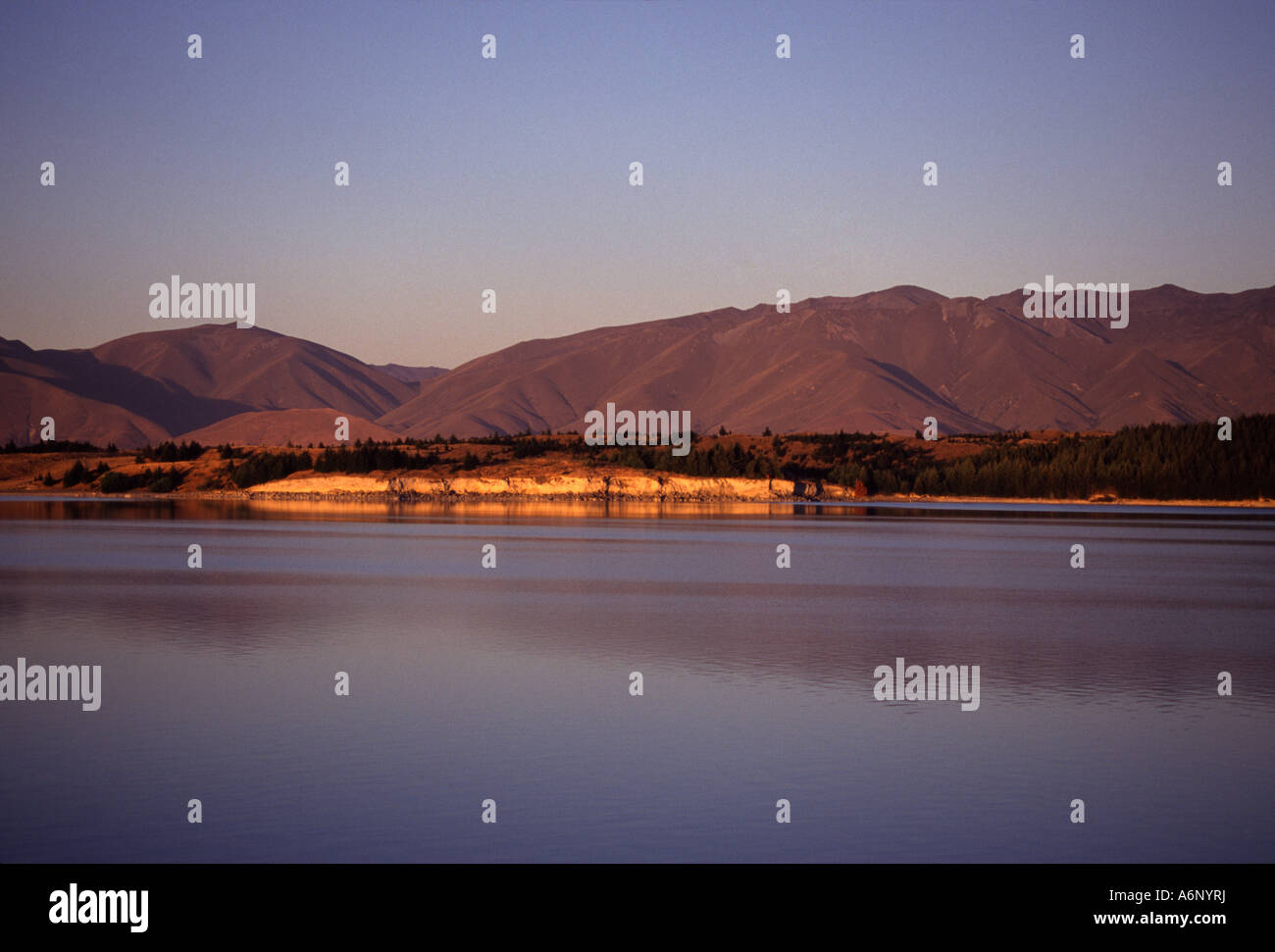 Sonnenaufgang über dem Lake Pukaki, Südinsel, Neuseeland Stockfoto