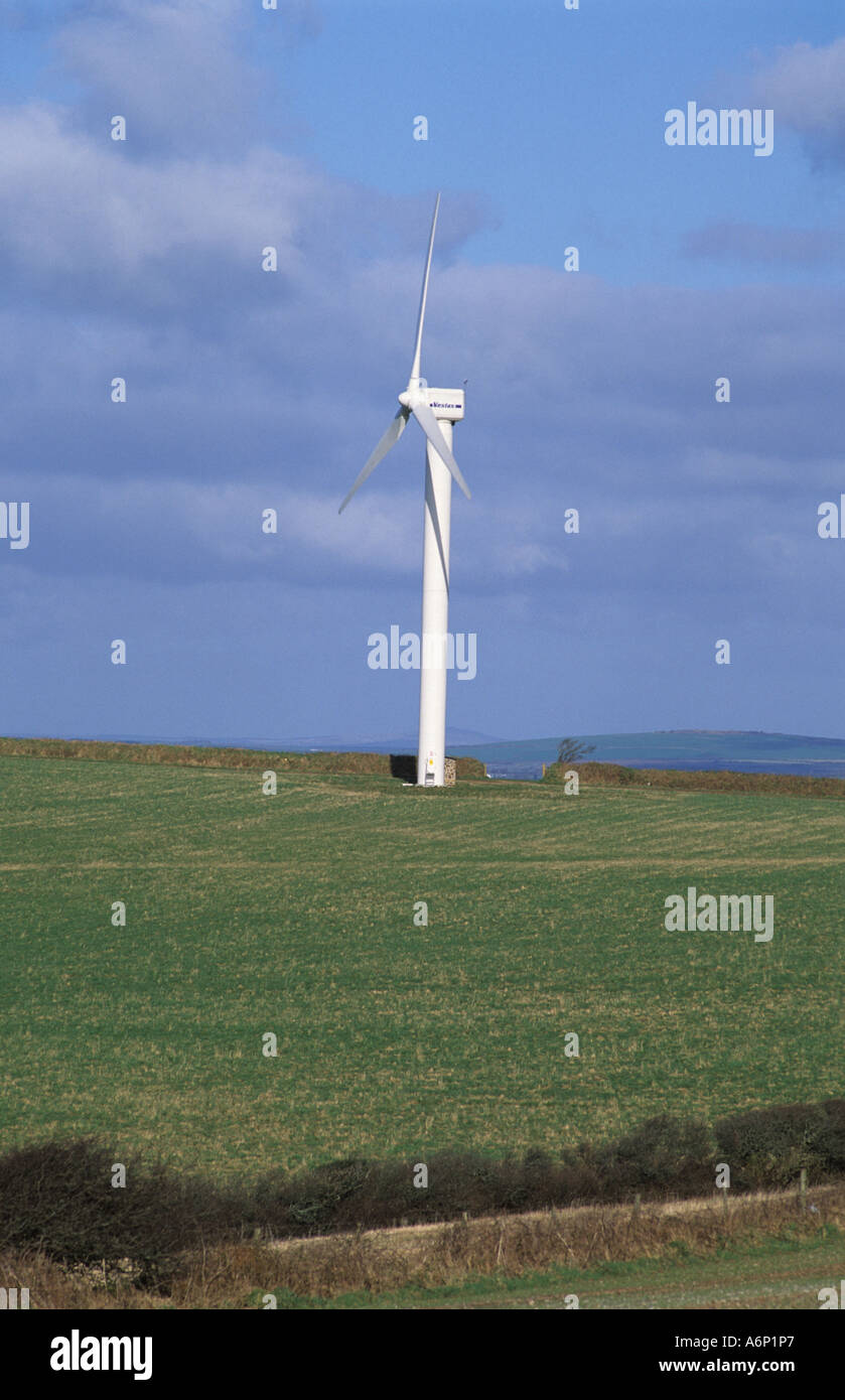 Alternative Energie einer Windturbine in Cornwall Stockfoto
