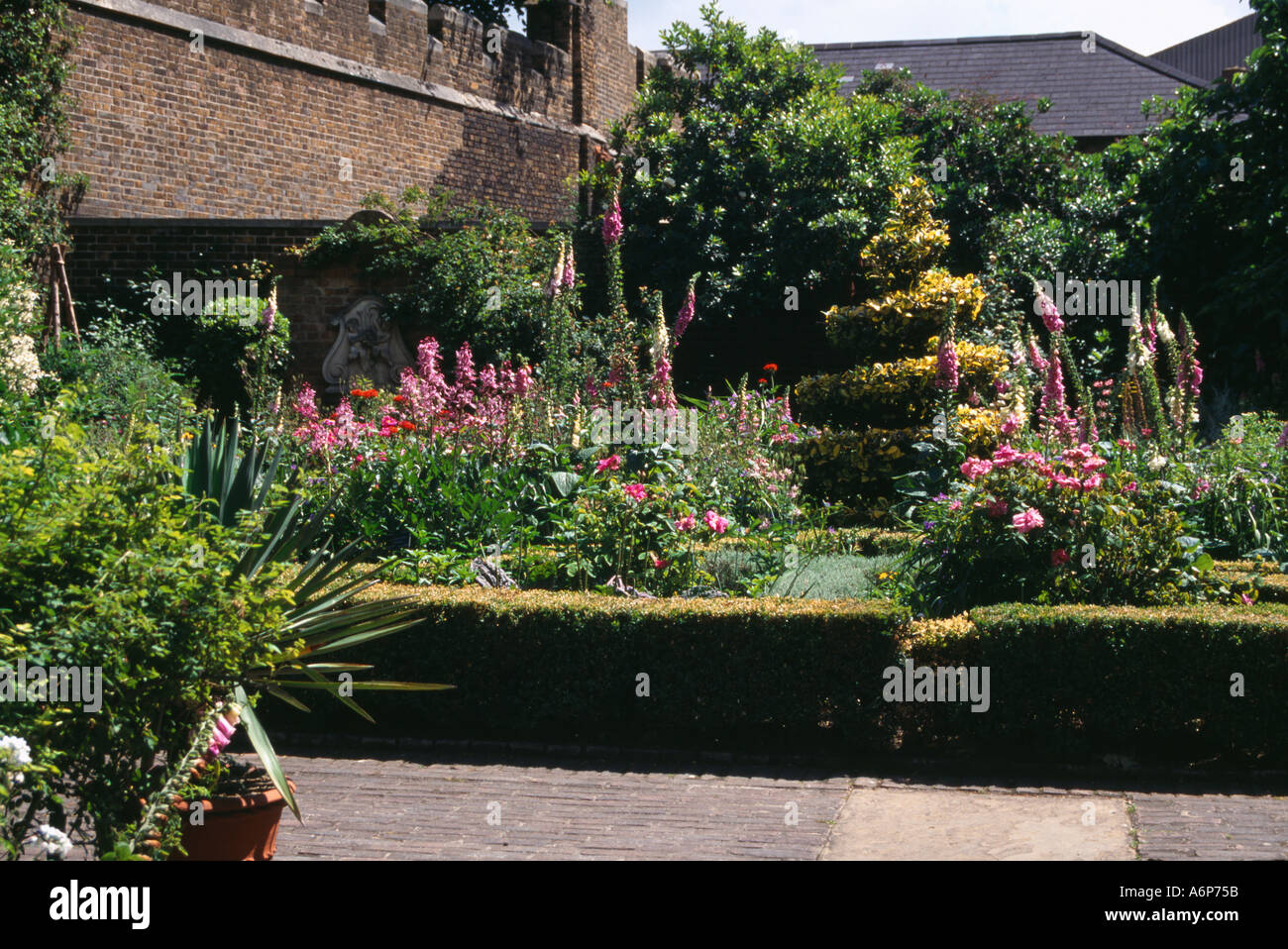 Blick auf die Reproduktion C17th Knoten Garten an Garten Geschichtsmuseum in Lambeth, London eine Wohltätigkeitsorganisation Stockfoto