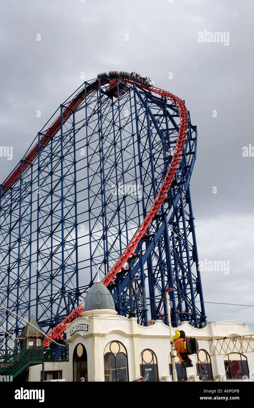 Der big Dipper in Blackpool Pleasure Beach, Blackpool, Lancashire, England fahren Stockfoto