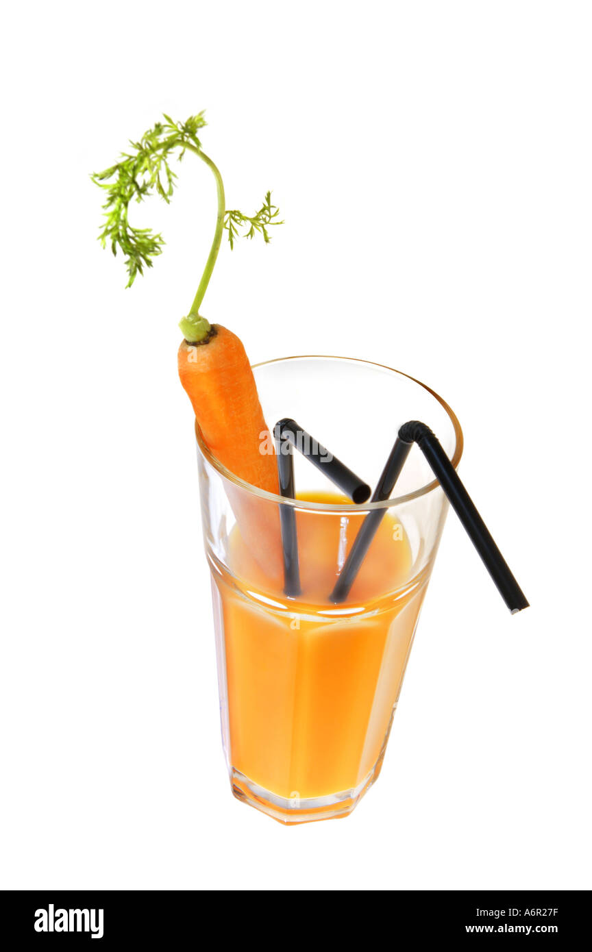 Karotte Getränk in einen Becher mit 2 zwei schwarze Trinkhalme Stockfoto