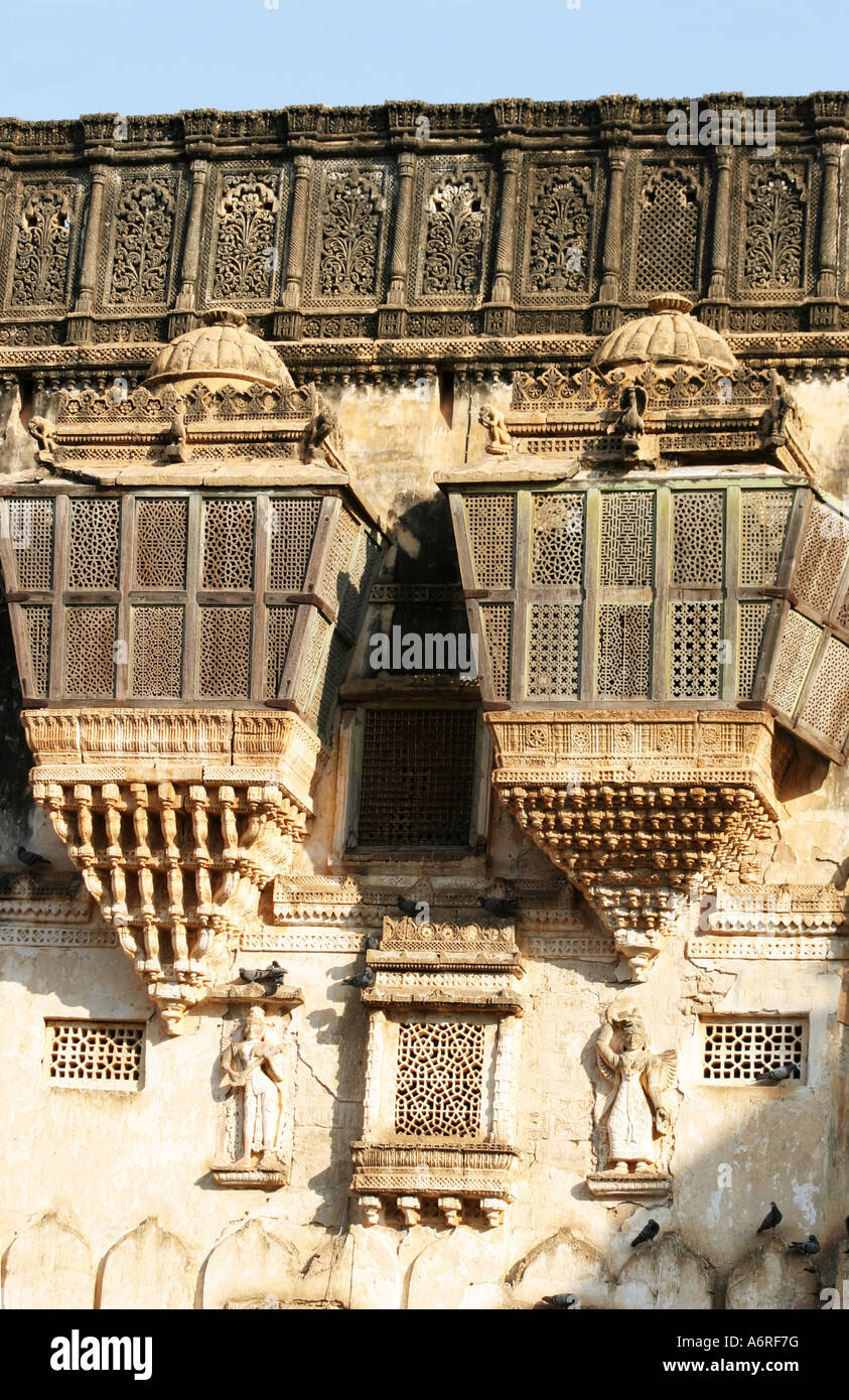 Das Erdbeben beschädigt Darbargadh Schlossanlage, Häuser mit seiner prächtigen Halle Aina Mahal (der königliche Palast aus dem 18. Jahrhundert) Stockfoto