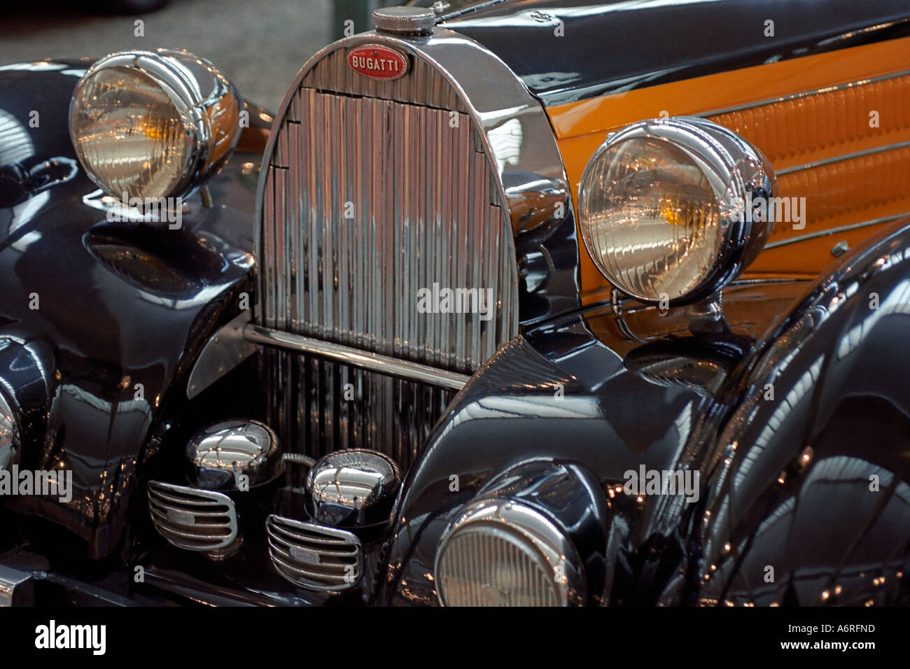 Kühlergrill eines Vintage Bugatti Typ 57 Auto angezeigt in Schlumpf Automobil National Museum (Cité de l'Automobile). Mulhouse, Elsass, Frankreich. Stockfoto