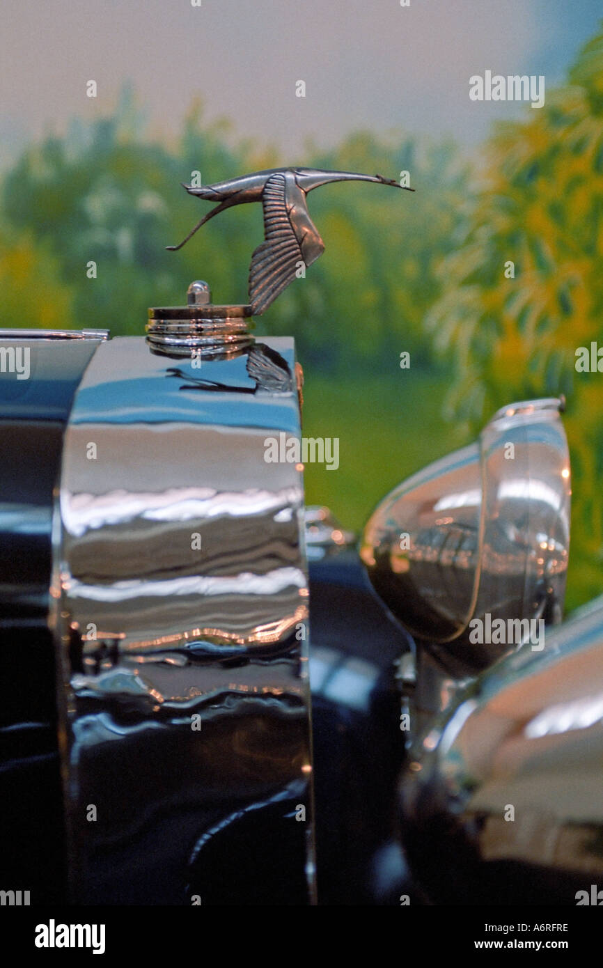 Vorderen Teil und Motorhaube Ornament von Vintage Hispano-Suiza auto Schlumpf Automobil National Museum angezeigt. Mulhouse, Elsass, Frankreich. Stockfoto
