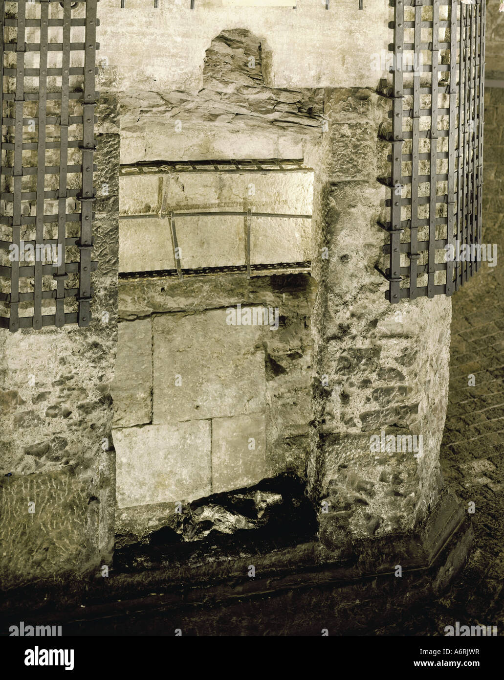 Franz von Assisi, ca. 1181 - 3.10.1226, italienischer Geistlicher, Heiliger, Grab, Gruft mit Stein Sarg, Unterkirche, Basilika San Stockfoto