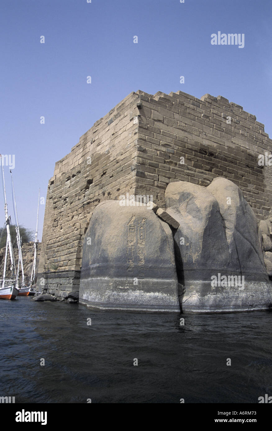 Afrika, Ägypten, Assuan. Elephant Island; Ruinen des spät-Dynastie Chnum-Tempel; Hieroglyphen Stockfoto