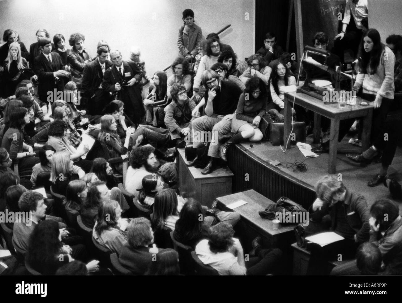 Devlin, Bernadette * 23.4.1947, nordirische Politikerin (nach rechts), Rede bei einem Treffen der Anti-Internment-Liga, Lon Stockfoto