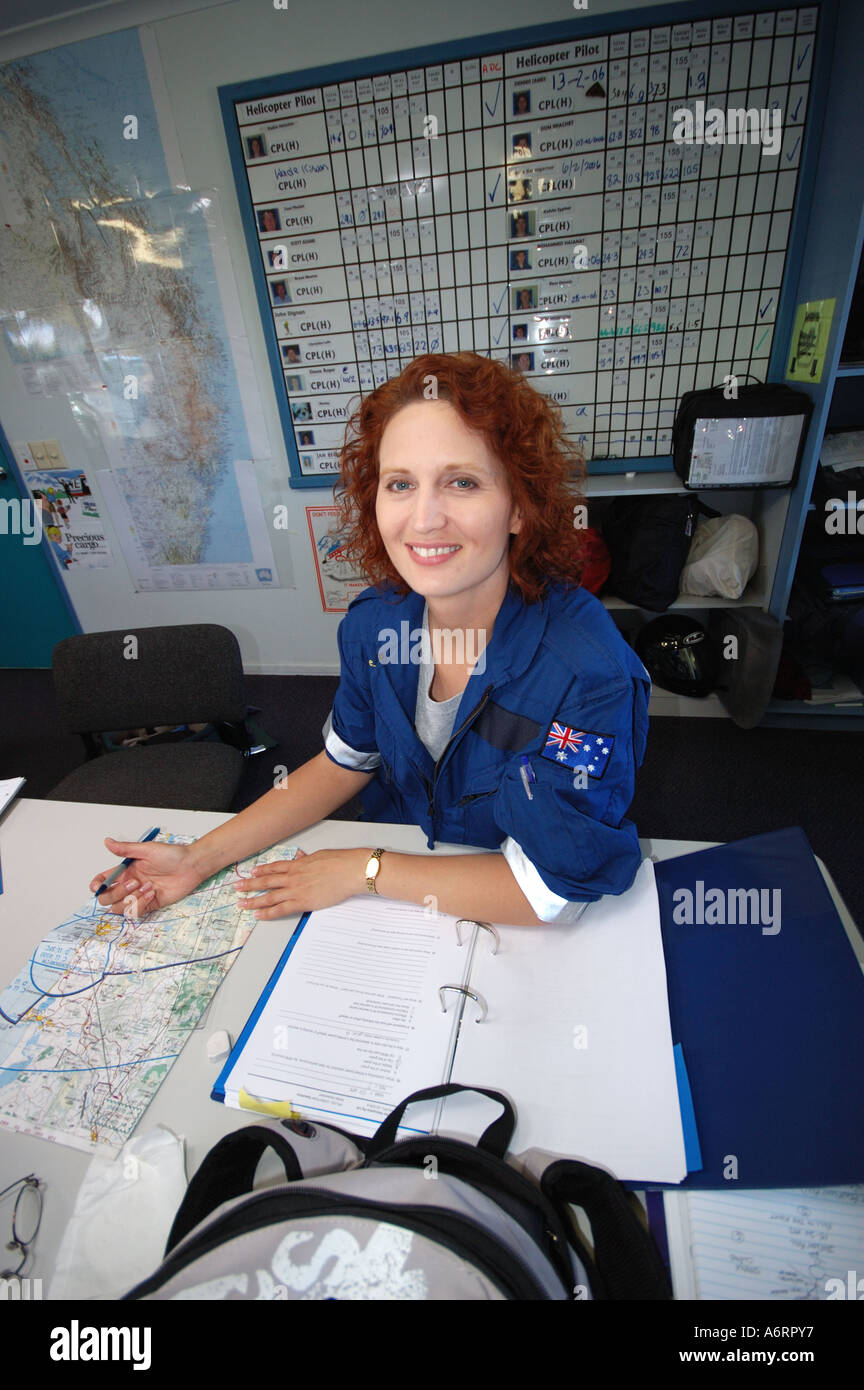 Pre-Flight Navigation-Checks für Flugschüler Hubschrauber Stockfoto