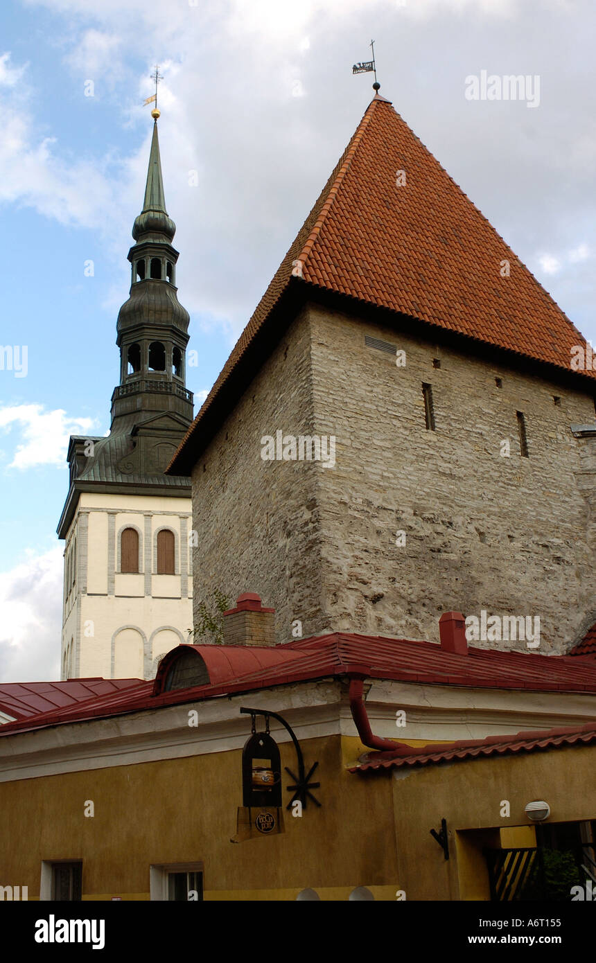 Wehrturm und Niguliste Kirche Tallinn Estland Stockfoto