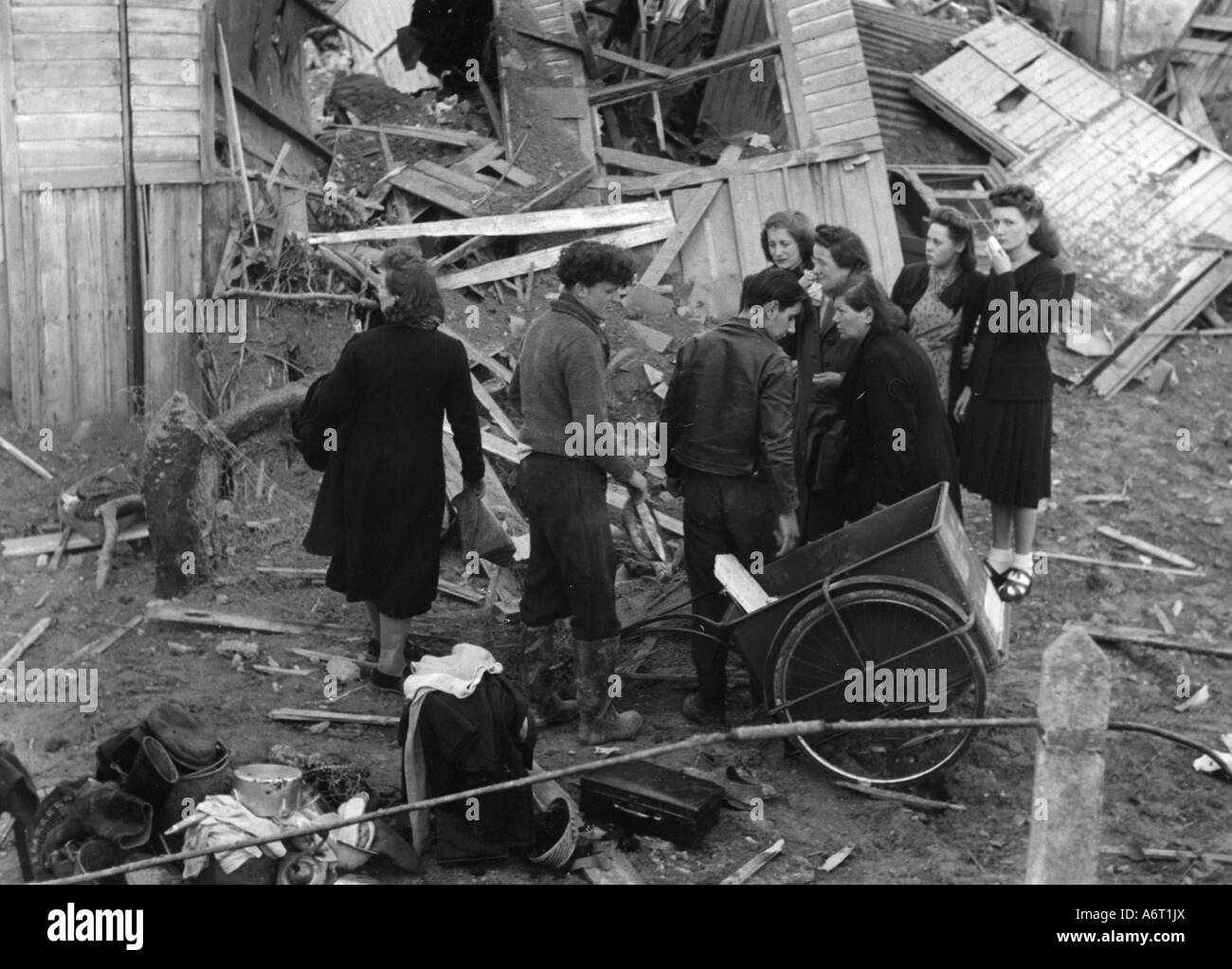 Ereignisse, Zweiter Weltkrieg/zweiter Weltkrieg, Luftkrieg, Frankreich, britischer luftangriff auf einen Pariser Vorort, 30.5.1942, Stockfoto