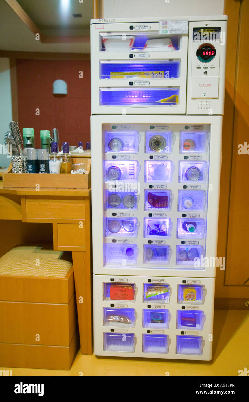 Speisen und Getränke Dispenser in einem Hotelzimmer in Seoul, Südkorea Stockfoto