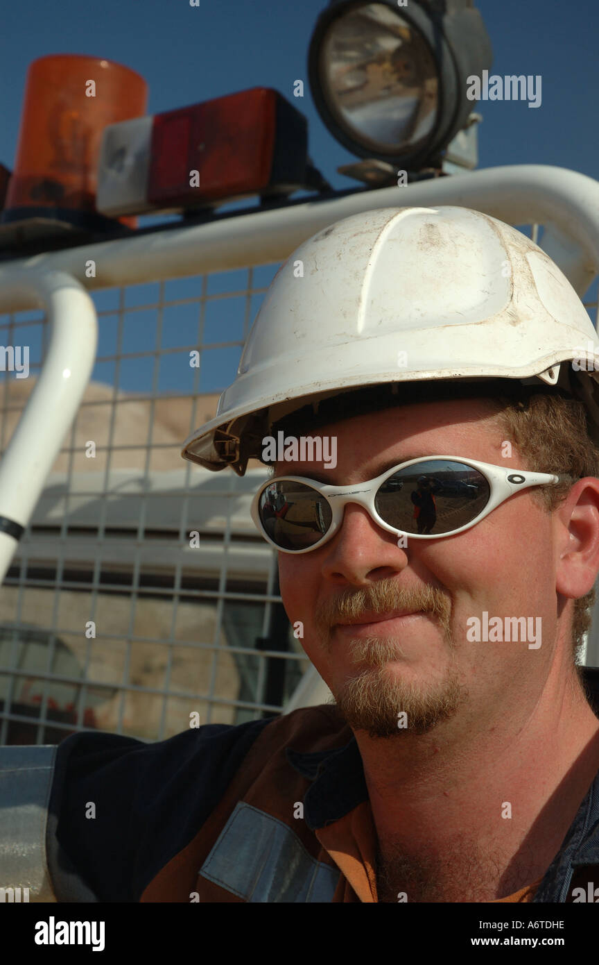 Minenarbeiter in Sicherheits-Ausrüstung Stockfoto