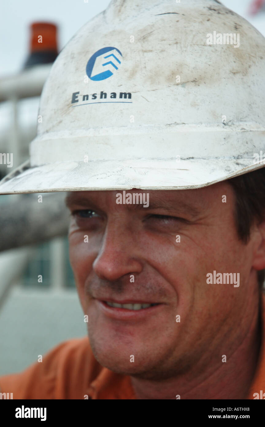 Bergmann-Ingenieur stützte sich auf sein Fahrzeug Stockfoto