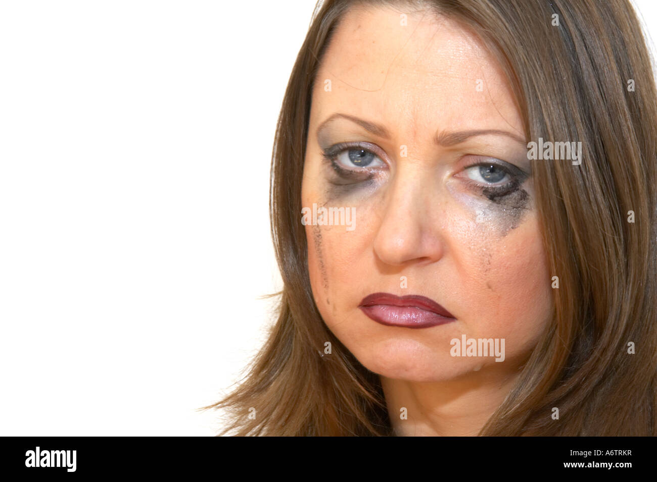 Frau mit Make-up läuft weinend Stockfoto
