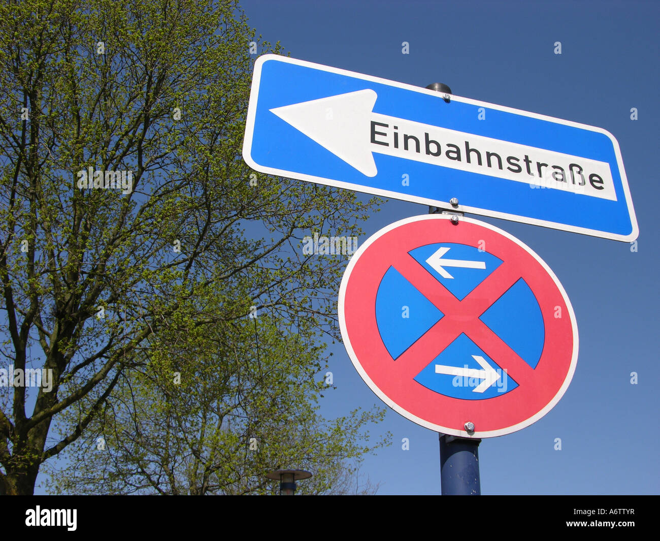 Verkehrszeichen, stoppen, Einschränkung, Einbahnstraße Stockfoto