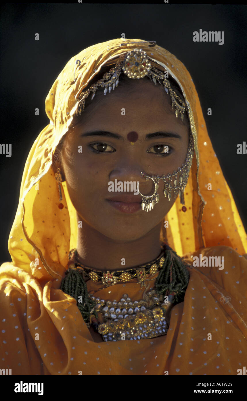 Asien, Indien, vielbereiste, Rajasthan, lokalen indischen Frau im Sari Trachten und Schmuck (MR) Stockfoto