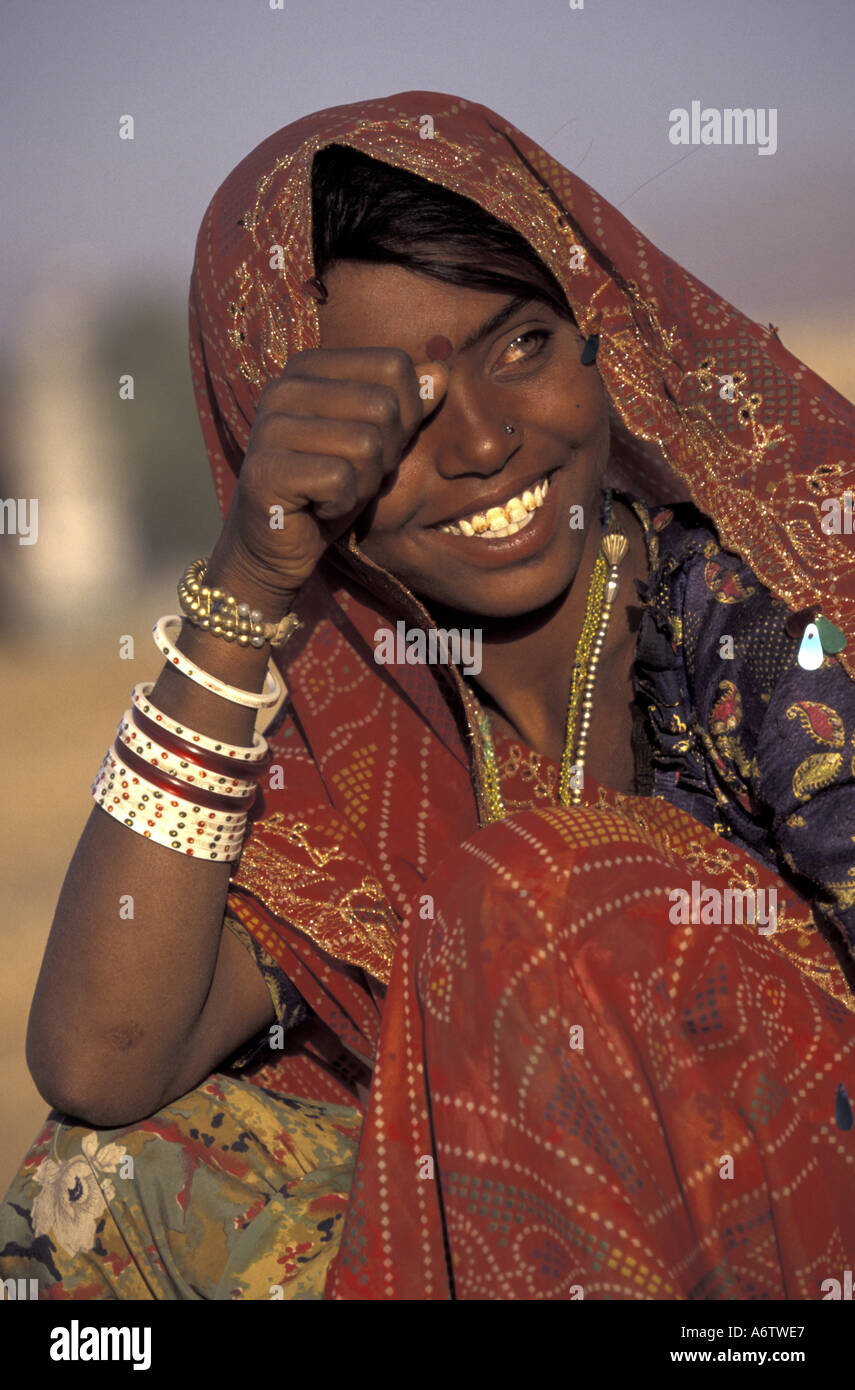 Asien, Indien, Jodpur, Rajasthan, Smiling Indianerin in Sari, (MR) Stockfoto