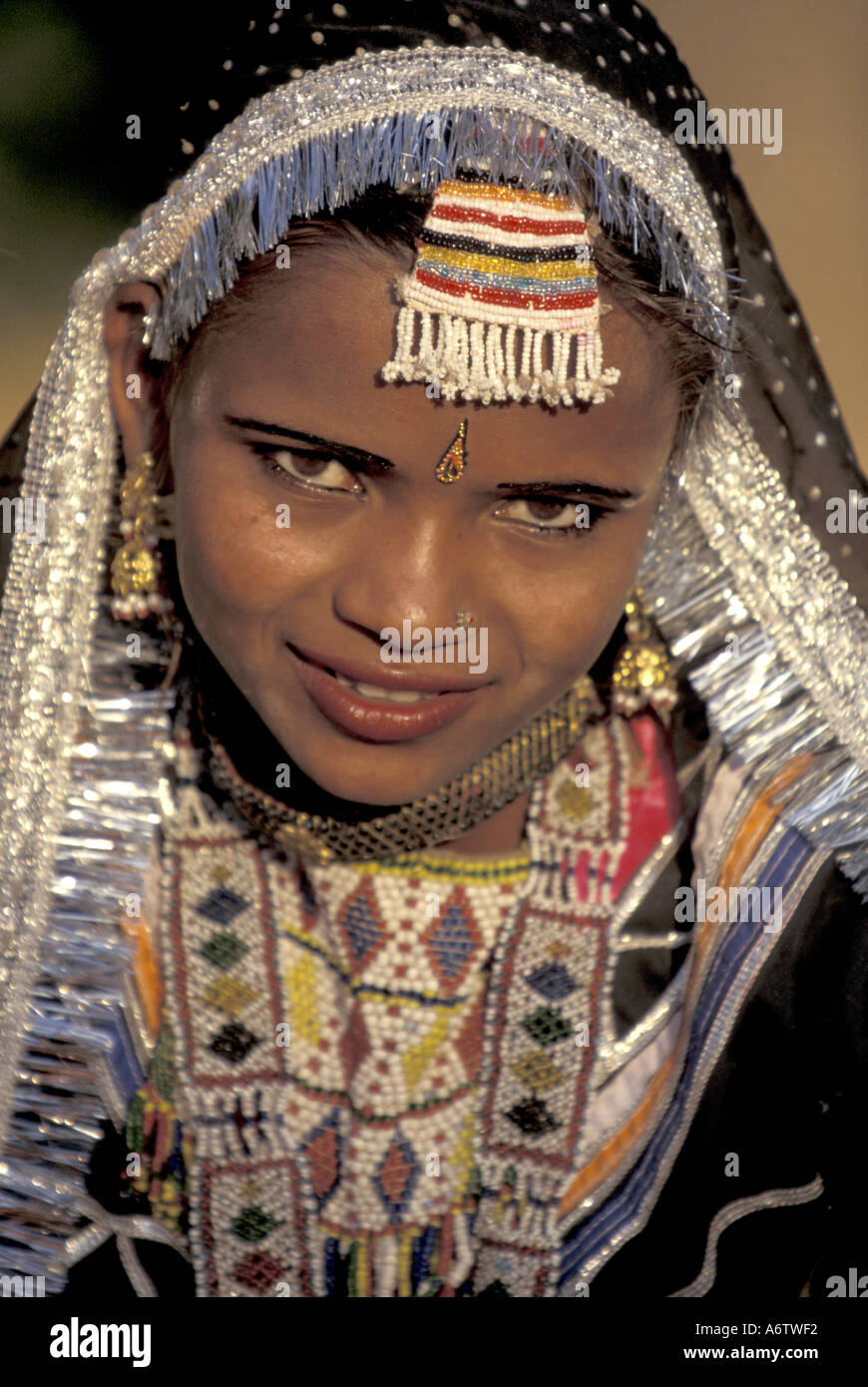 Indien, Rajasthan, Jaipur, Mädchen in Rajasthan Volkstracht (MR) Stockfoto