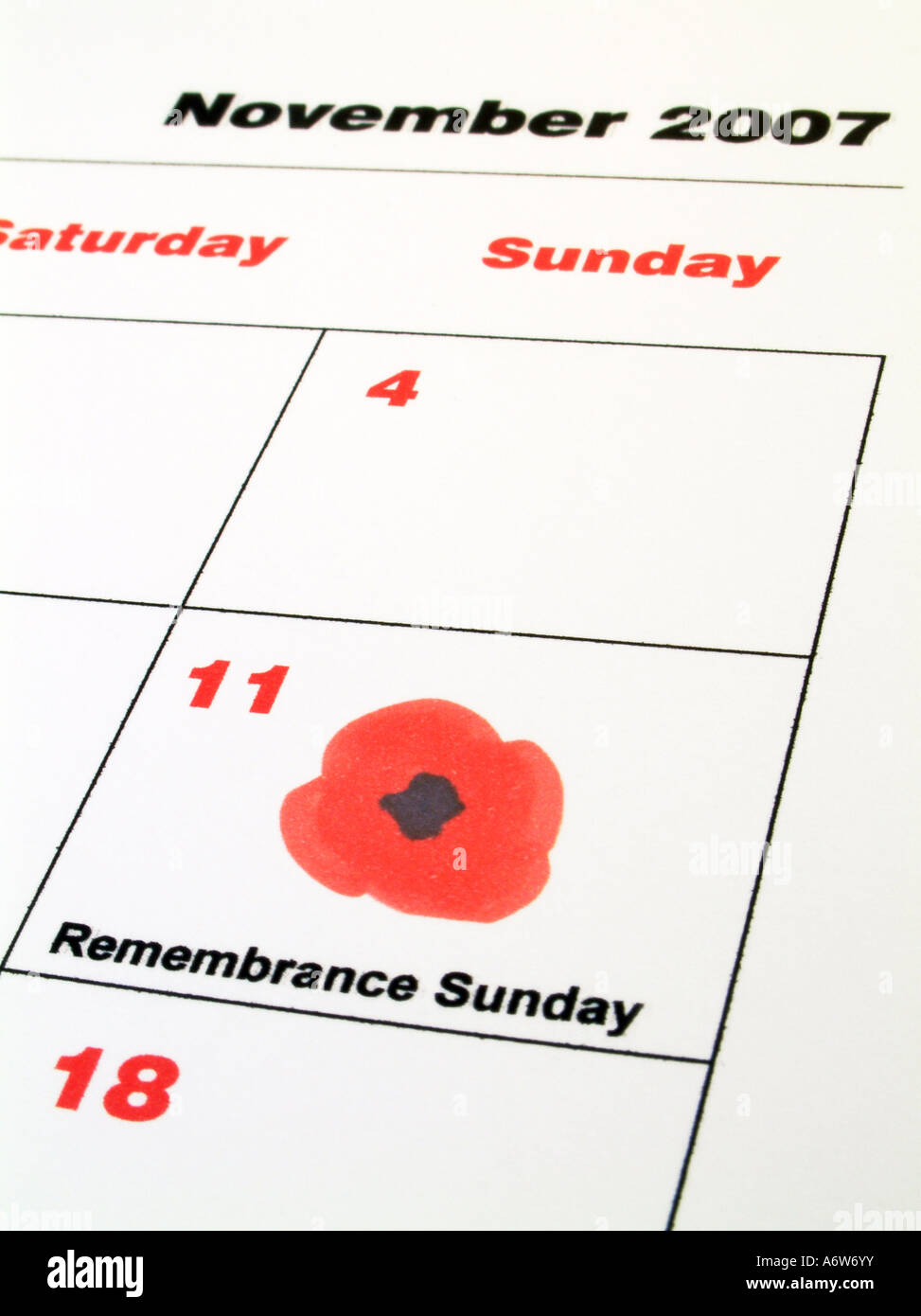 Erinnerung Sonntag bemerkte in einem Kalender mit roter Mohn-Motiv Stockfoto