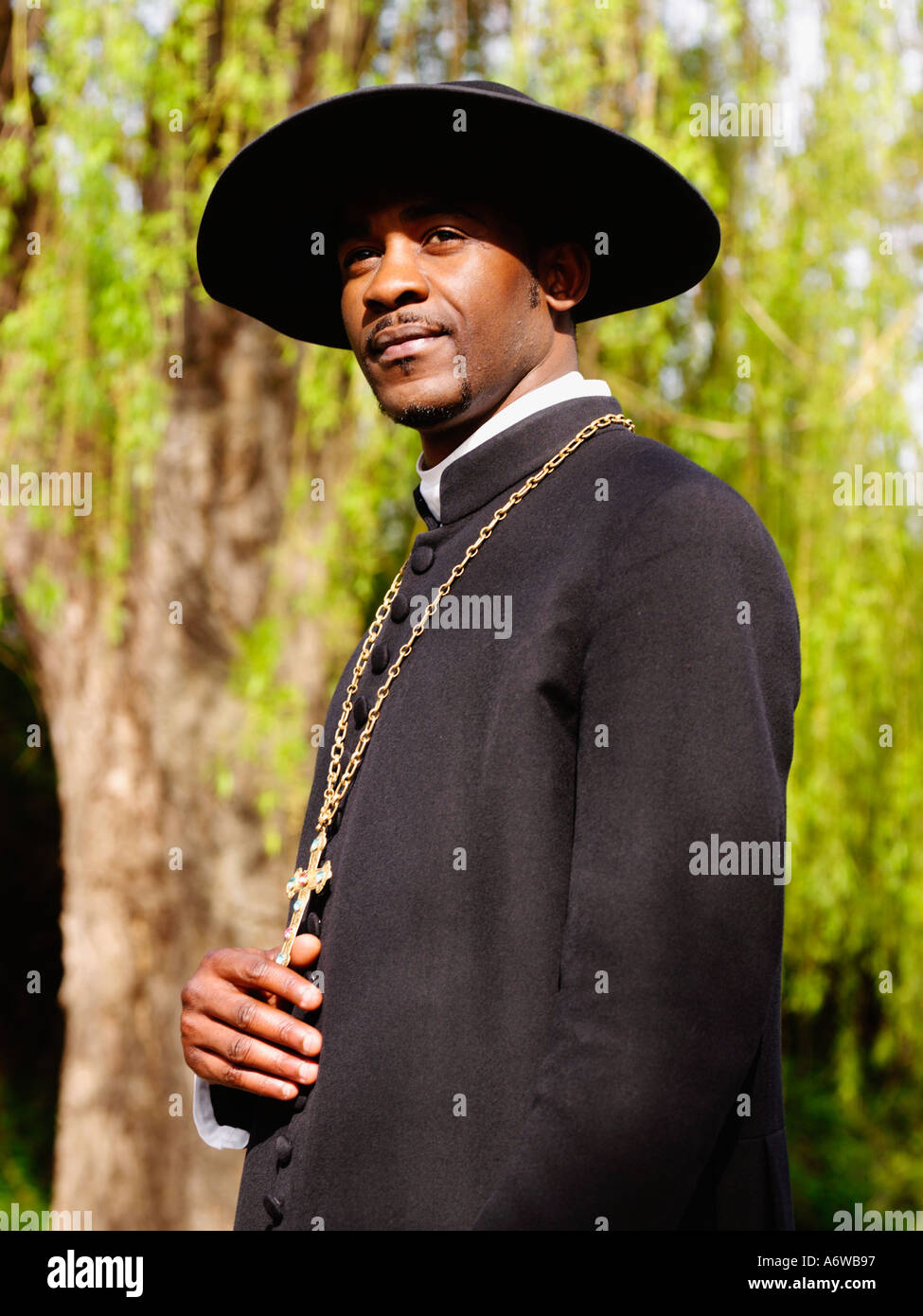 Portrait des afrikanischen Priester Hut Stockfoto