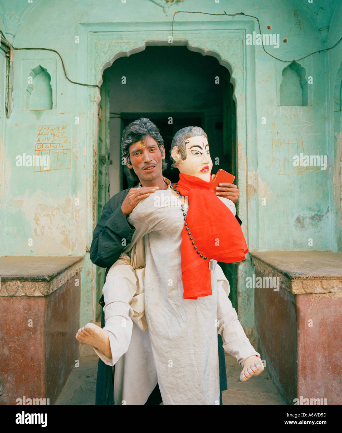 Straße Entertainer Troubadour in rosa Stadt Jaipur Rajasthan in Indien in Südasien. Kunst Unterhaltung echte Menschen indischen Lifestyle Leben Troubadour Stockfoto