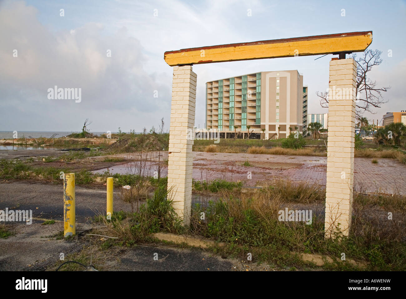 Luxus-Eigentumswohnungen ersetzen kleine Häuser und Geschäfte nach dem Hurrikan Katrina Stockfoto