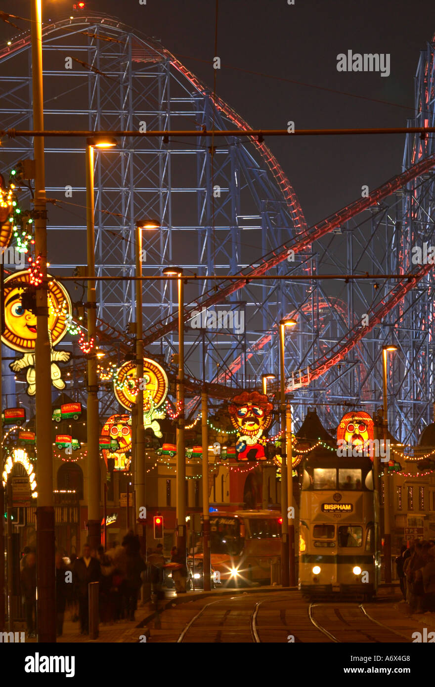 Blackpool Ablichtungen mit den Big One Pepsi Max big Dipper auf Vergnügen Strand Lancashire Stockfoto