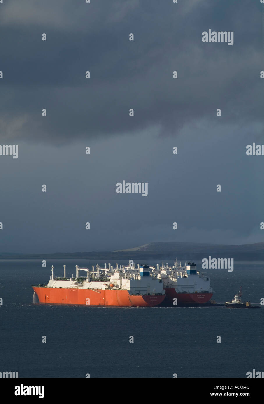 dh LNG-Tanker VERSCHIFFTEN UK Excelsior und Excalibur weltweit erste Schiffsübergabe von Flüssiggas-Scapa Flow-Öltankern Stockfoto