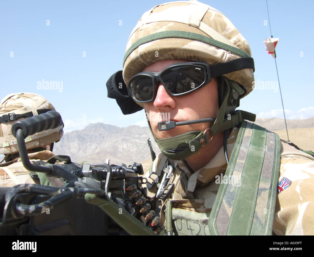 Britischer Soldat auf einer Fahrzeug-Patrouille Stockfoto