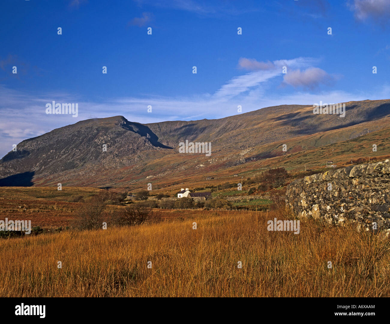 OGWEN VALLEY CONWY NORTH WALES UK Dezember mit Blick über das Tal in Richtung Pen Yr Ole Wen Eryri Snowdonia National Park Stockfoto