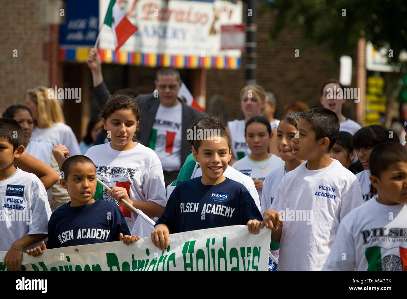 ILLINOIS-Chicago-Schülerinnen und Schüler marschieren in mexikanischen Independence Day Parade in Pilsen Nachbarschaft Stockfoto