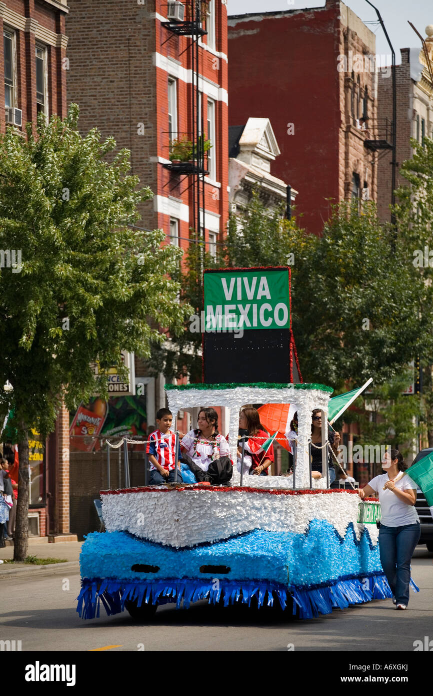 ILLINOIS Chicago dekoriert Schwimmer in mexikanischen Independence Day Parade am 18th Street in Pilsen Nachbarschaft Viva Mexico Stockfoto