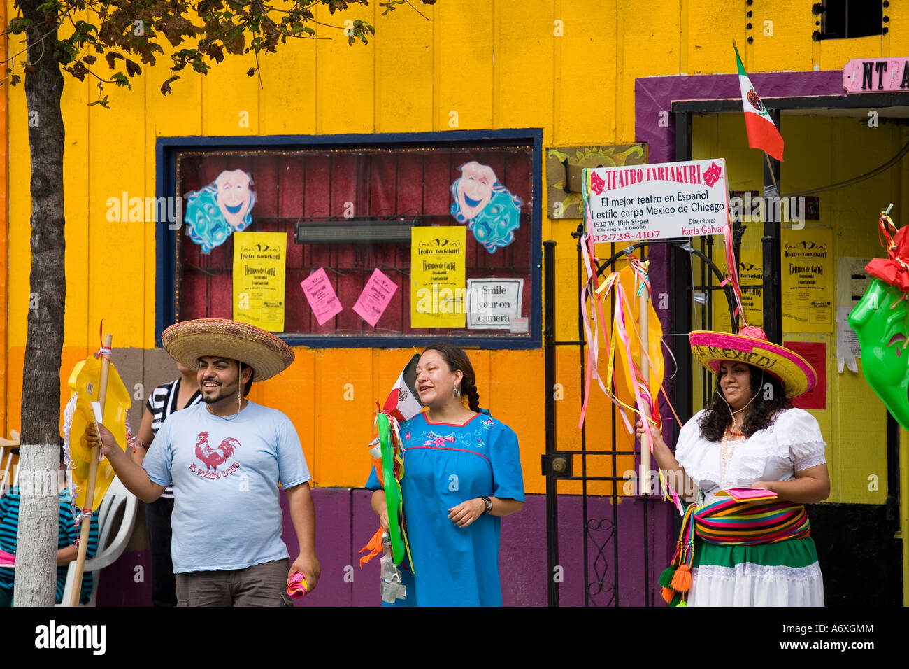 ILLINOIS-Chicago-Menschen beobachten mexikanischen Independence Day Parade in Pilsen Nachbarschaft Stockfoto
