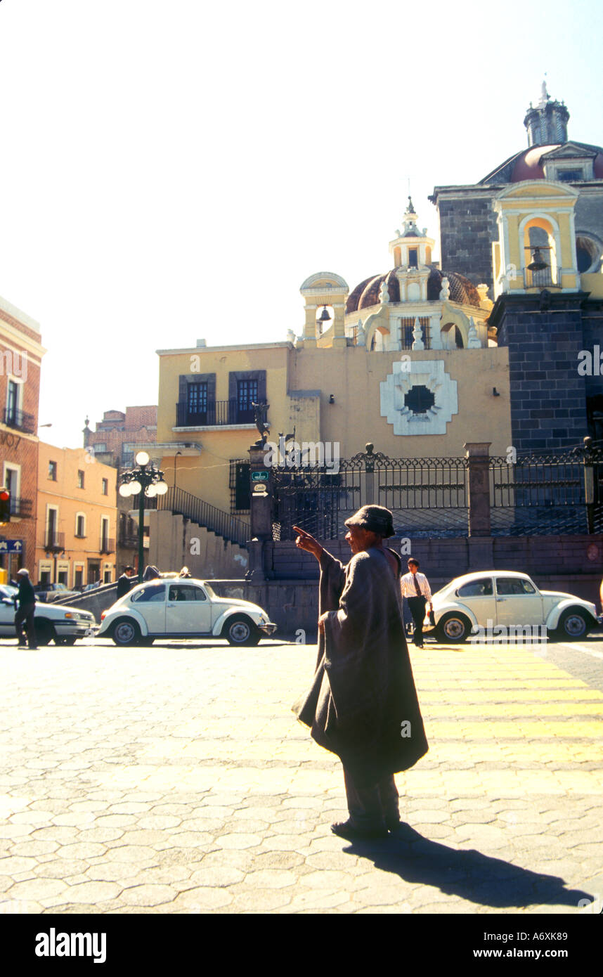 Obdachloser in einer Straße in Puebla Stockfoto