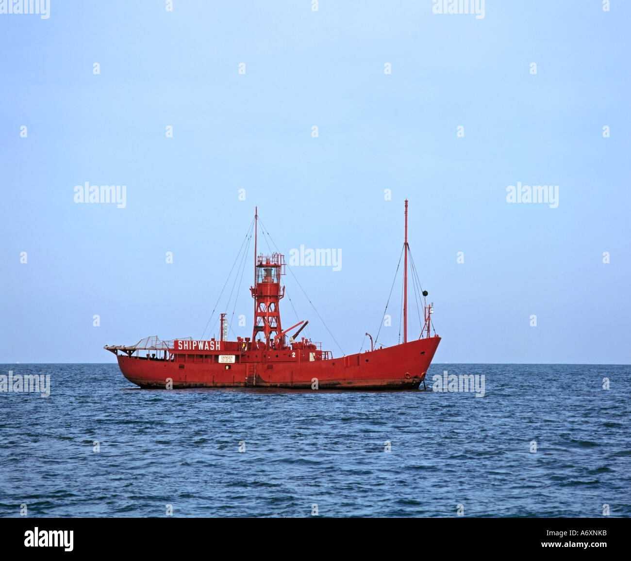 Shipwash-Feuerschiff bei ruhigem Wetter vor Harwich an der Ostküste Englands, Nordsee, Großbritannien Stockfoto