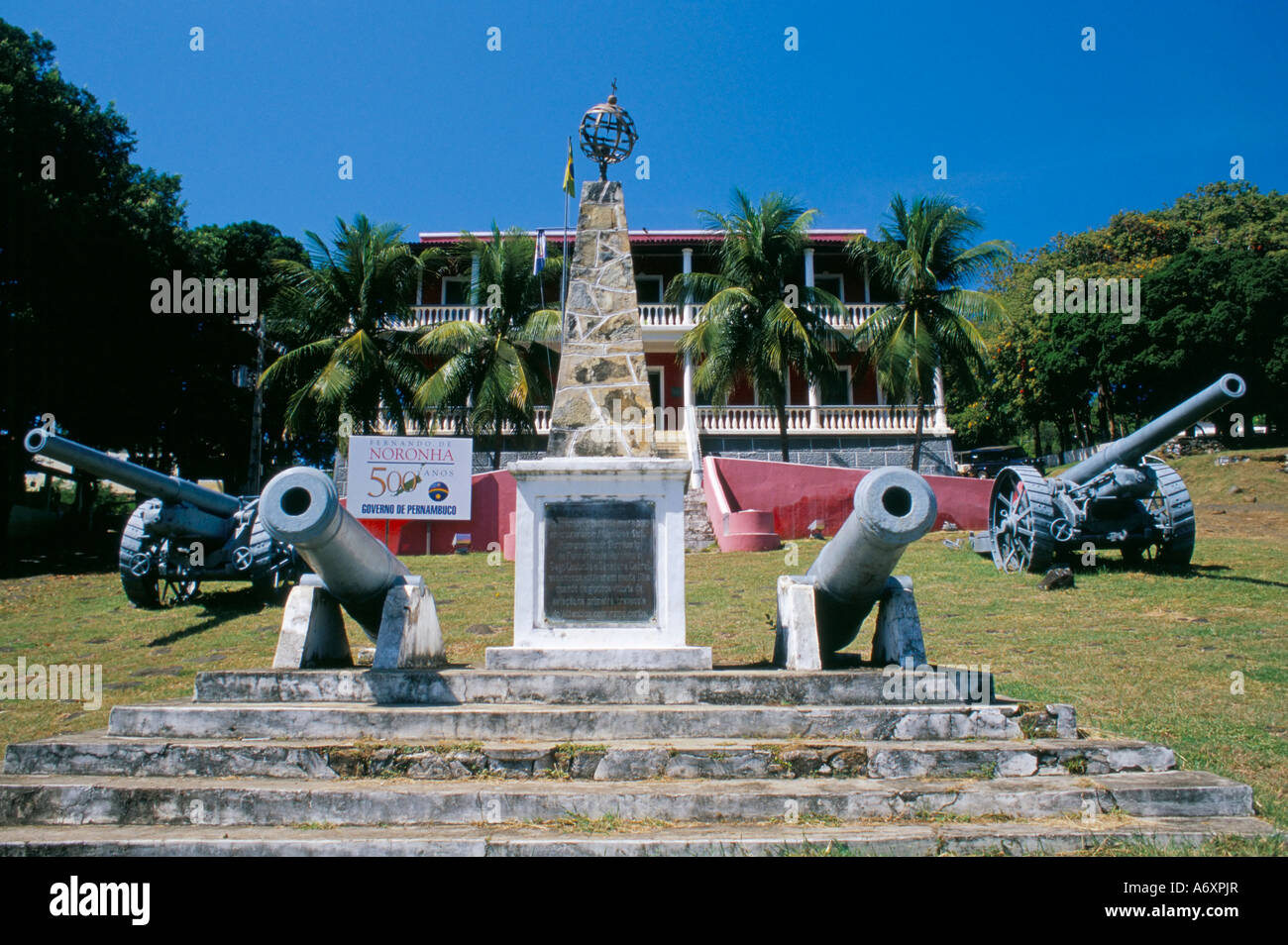 Denkmal gewidmet der Entdeckung Amerikas in den wichtigsten Platz Vila Dos Remedios Fernando De Noronha Pernambuco Brasilien S Stockfoto