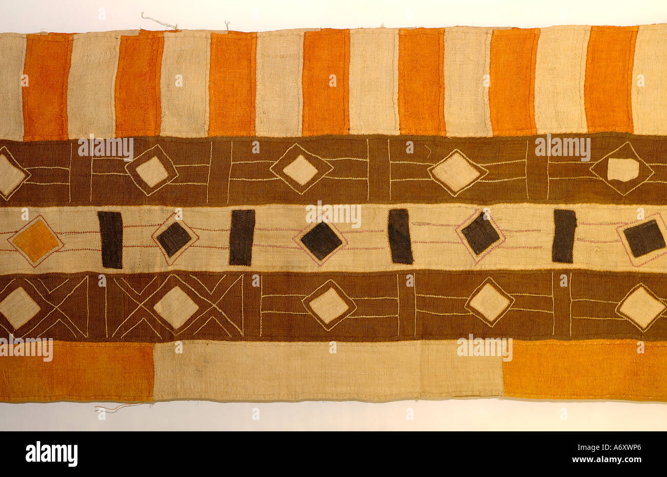 Detail aus handgewebtem Textil Ewe kente aus Ghana und Togo, bekannt für seine komplizierten geometrischen Muster und figurativen Designs. Afrika Stockfoto