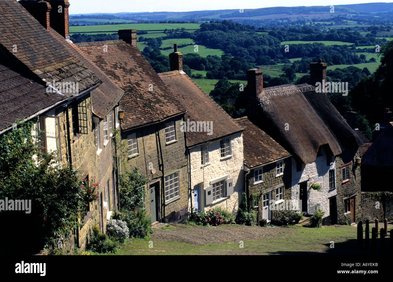 Dorset Shaftesbury Cottages Dorf steilen Hügel Pflastersteine Stockfoto