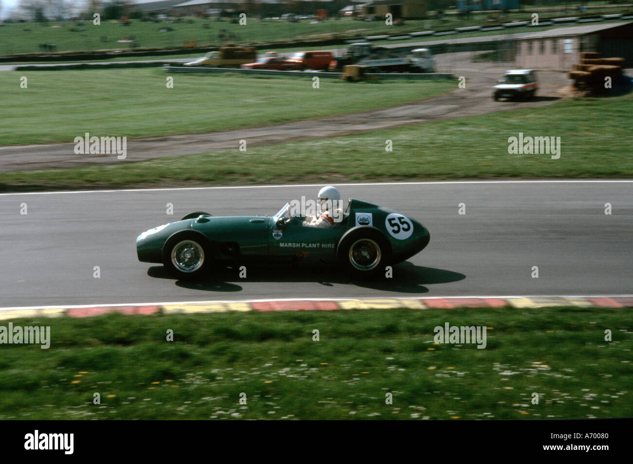 Aston Martin DBR4 in Brands Hatch klassischen historischen Rennsport Stockfoto