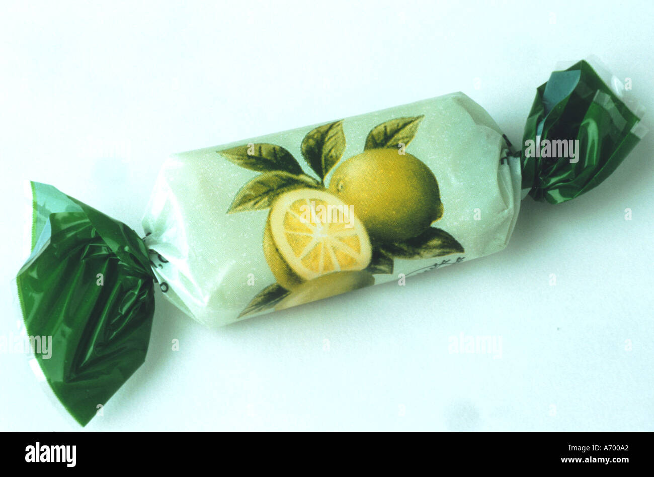 Süßigkeiten zu behandeln, auf weißem Grund clippable süße Sweetwrapper Frucht Stockfoto