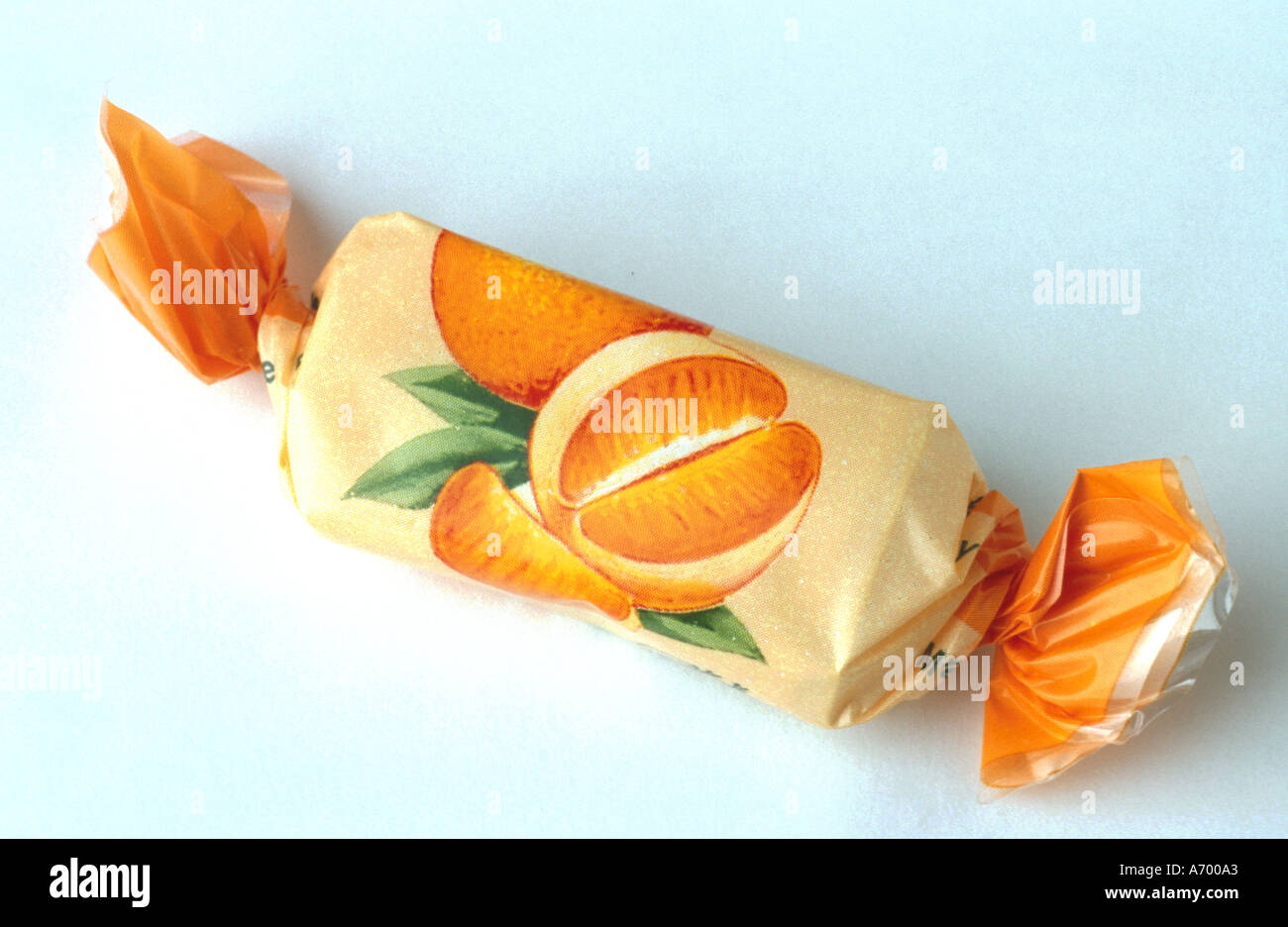 Süßigkeiten zu behandeln, auf weißem Grund clippable süße Sweetwrapper Frucht Stockfoto