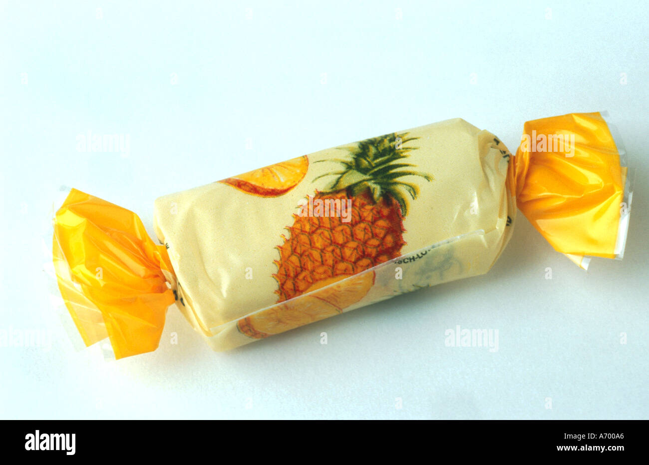 Süßigkeiten zu behandeln, auf weißem Grund clippable süße Sweetwrapper Frucht Stockfoto