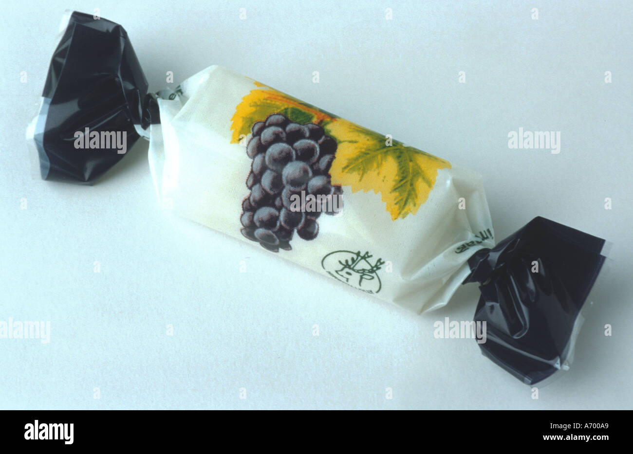 Süßigkeiten zu behandeln, auf weißem Grund clippable süße Sweetwrapper Frucht Stockfoto