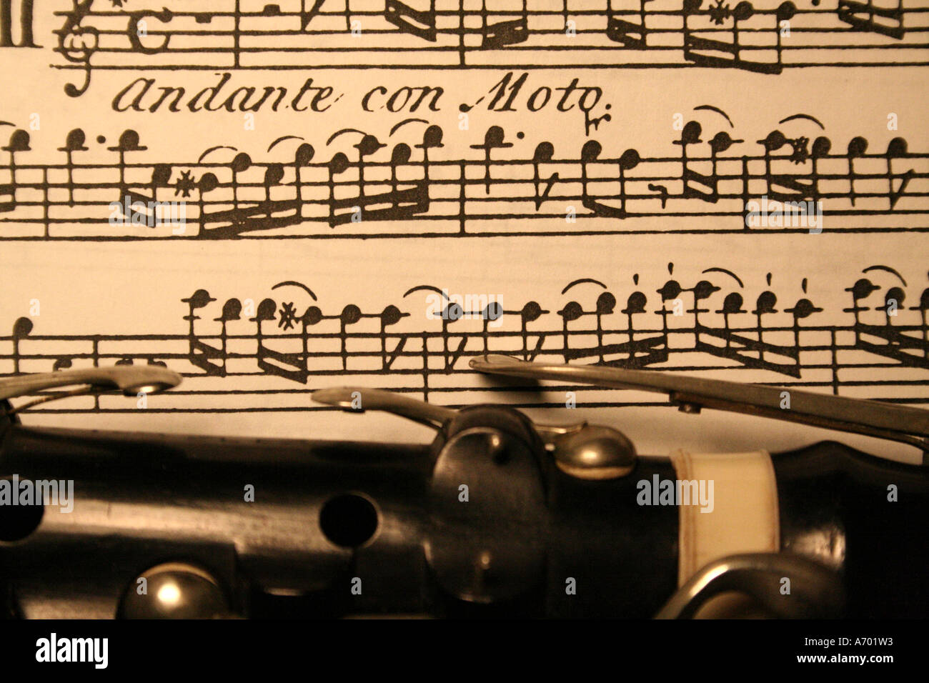 Holzflöte und Musik aus dem 19. Jahrhundert Manuskript Stockfoto