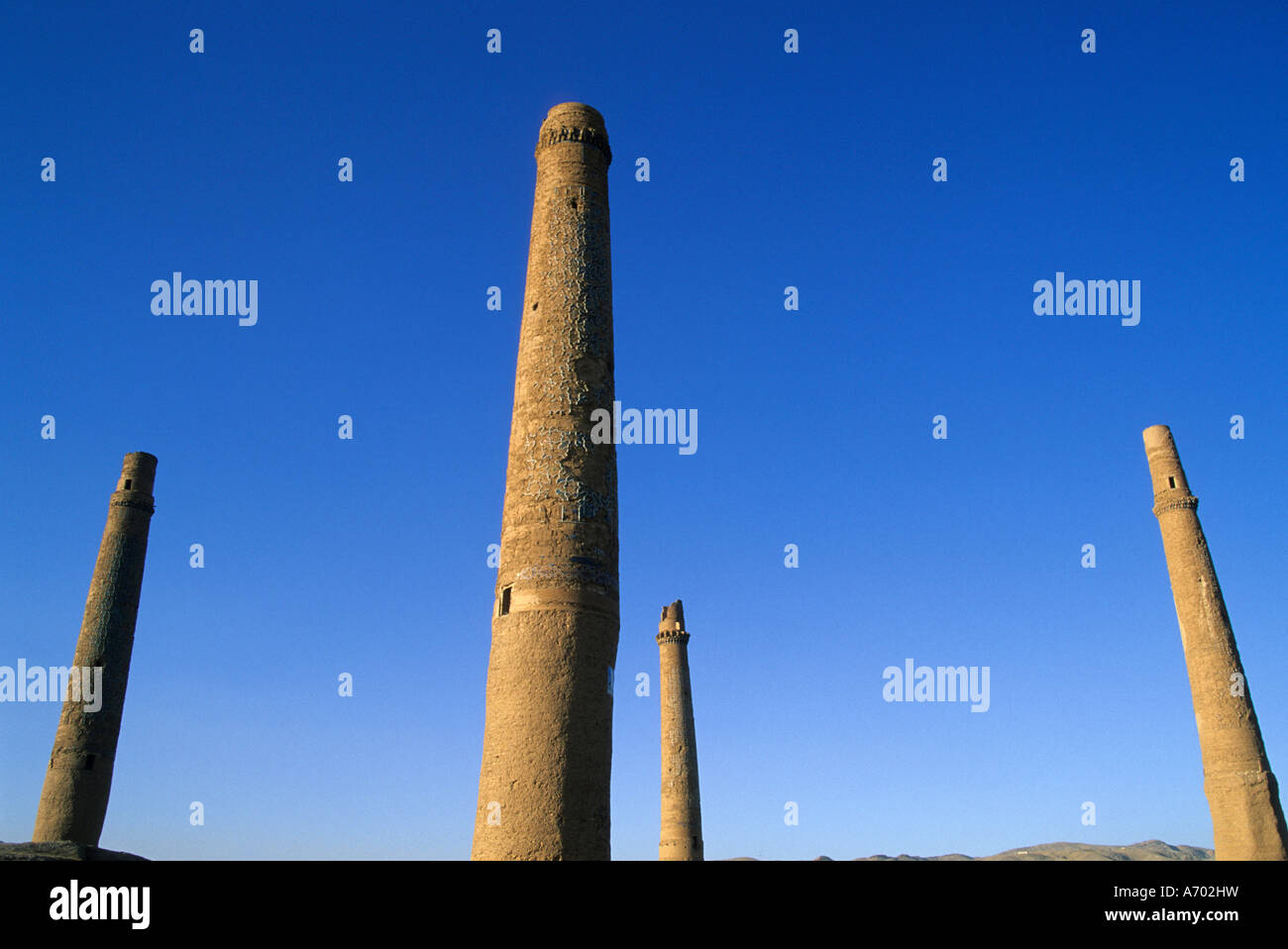 Vier der sechs verbleibenden Minarette markieren die Ecken von der längst vergangenen Madrassa gebaut vom letzten Timuridischen Herrscher Sultan Husain B Stockfoto