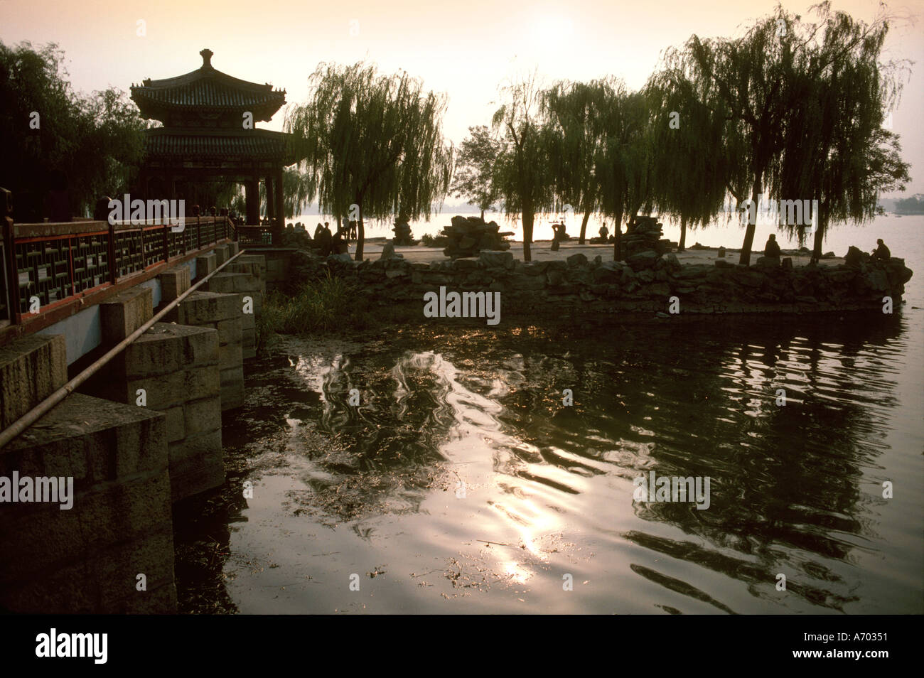 Lakeside Pagode Sommerpalast Peking Stockfoto