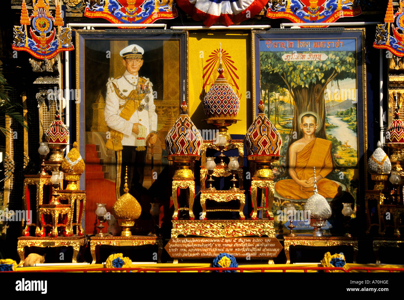 Bhumibol Adulyadej König von Thailand er bekannt als Rama IX. Thai-Tempel Stockfoto